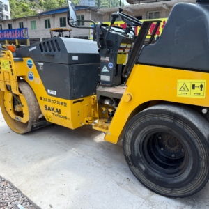 รถบดแอสฟัลต์มือสองของแท้จากญี่ปุ่น SAKAI TW502S-1 อุปกรณ์ก่อสร้างถนนขนาดเล็กมือสองสำหรับการบดอัดพื้นผิวถนน - Product Image 1