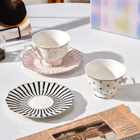 Ensemble tasse et soucoupe à café en céramique style rétro français, design rayé doré de luxe léger pour le thé de l'après-midi