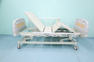 <span class=keywords><strong>Lit</strong></span> d'hôpital manuel à <span class=keywords><strong>double</strong></span> secousse LeKang avec construction métallique, certifié ISO, caractéristiques de soins aux patients, classe II, garantie de 2 ans - Product Image 3