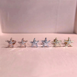 Piccoli orecchini a forma di stella marina con zirconi per le donne, graziosi gioielli per le orecchie alla moda estiva - Product Image 4