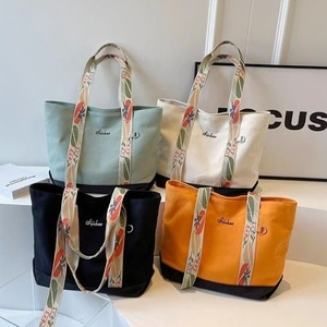 กระเป๋าโท้ทผ้าแคนวาสขนาดใหญ่สำหรับผู้หญิง ดีไซน์หรูหรา พร้อมช่องใส่ของและซิป เหมาะสำหรับนักเรียน นักศึกษา และสาวๆ ใช้ในชีวิตประจำวัน - Product Image 1
