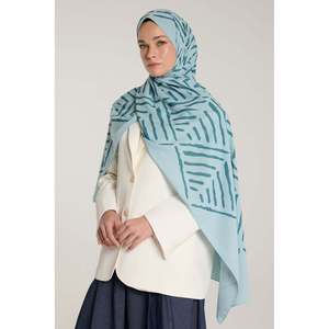 Écharpe en satin vert aqua, design personnalisé, forme en V, style long, 100% soie, pour l'été et l'hiver - Product Image 2