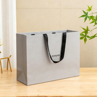 Sacs cadeaux en papier pliables de luxe personnalisés, échantillon gratuit, sacs de shopping écologiques de haute qualité pour mariage et fête