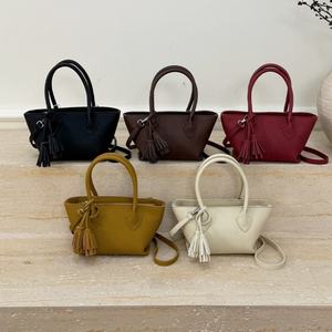 Bolso Tote de Mujer Vintage de Gamuza PU con Cierre de Cremallera y Borlas Decorativas, Bolso de Mano 2 en 1 para Uso Diario Casual y Elegante - Product Image 4