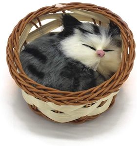 Chat endormi dans un panier, poupée, mini chaton dans un panier tissé avec des sons de miaulements, décoration pour le bureau, jouet cadeau, chat endormi mignon - Product Image 6