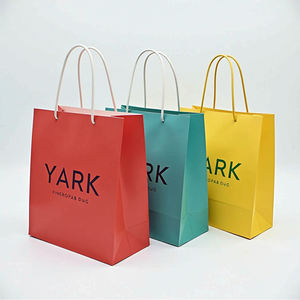 Sacs cadeaux en papier kraft biodégradable pour Noël, emballages d'achats écologiques imprimés sur mesure - Product Image 1