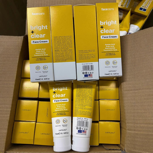 ครีมบำรุงผิวหน้าปรับสีผิวกระจ่างใสให้ความชุ่มชื่น - Product Image 4