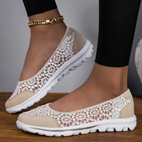 Vente en gros de baskets décontractées pour femmes, personnalisées, respirantes, en dentelle ajourée, à semelle épaisse blanche, noires, style urbain, usine OEM