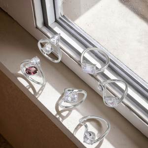 S925 Sterling Silver Rhodium Plated Lab Diamond Ring para Mulheres com Prong Setting Design Geométrico Linhas Irregulares - Product Image 6