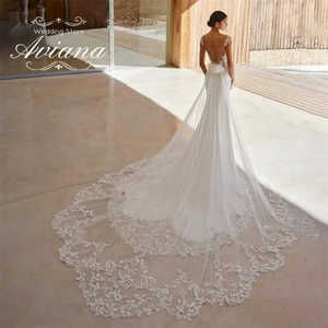 Abito <span class=keywords><strong>da</strong></span> <span class=keywords><strong>Sposa</strong></span> di Lusso in Raso e Pizzo dal Design Unico, con Scollo a V Profondo, Schiena Scoperta, Senza Maniche, Stile Sirena - Product Image 2