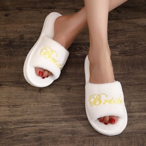 Scarpe da <span class=keywords><strong>Sposa</strong></span> Personalizzate, <span class=keywords><strong>Ciabatte</strong></span> Ricamate per Damigelle, Stampa Oro e Argento, Colore Personalizzato, Pantofole Calde in Pelliccia - Product Image 5