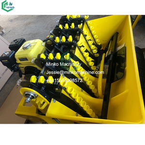 Tracción de tractor de maceta de ajo con zanjas Aplicar fertilizante Máquina de plantación de ajo de 12 filas - Product Image 4