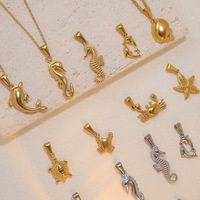 Bijoux sans ternissement Construisez vos propres breloques pour collier Pendentif poisson plaqué or 18 carats Charme animal délicat Charmes de poisson minimaux