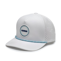 Casquette de baseball perforée au laser avec patch en caoutchouc rond, casquette de golf de performance à 5 panneaux blanche personnalisée OEM du fabricant de casquettes