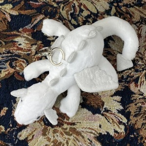 Jc Juguetes de Peluche Cortos, Colección de 5 Colgantes, Bolsa de Regalo, Lindos Peluches Rellenos de Esponja, Unisex, Regalo de Cumpleaños para Edades de 7 a 14 Años, 31-50 cm - Product Image 5