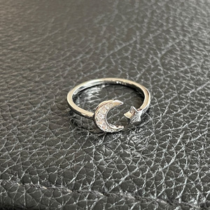 Anello Aperto Luna e Stella, Gioiello Minimalista di Lusso per Donne, Anello da Dito per Uso Quotidiano - Product Image 5