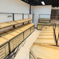 Étagères de présentation modernes à niveaux en acier et bois, robustes, avec éclairage LED et tiroirs de rangement écologiques pour supermarchés et épiceries