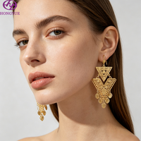 HONGYUE Nouveaux Boucles d'Oreilles Pendante à Double Couche, Design Triangle Creux Filigrané, Style Ethnique Bohème avec Pompons, pour Femme, Idéales pour Fêtes et Vacances