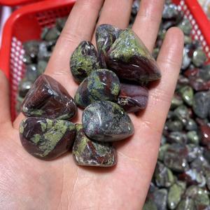 Pietre burattate di guarigione di cristallo burattate sangue di drago naturale alla rinfusa di prezzi economici all'ingrosso per la decorazione - Product Image 1