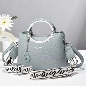 Nuova Borsa a Tracolla da Donna del Produttore, Versatile per l'Autunno È un abbigliamento elegante e alla moda per mamma e figlia del 2025 con un tocco speciale. - Product Image 4
