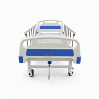 Lit d'hôpital manuel à manivelle simple avec bande de tête de lit en ABS, capacité de 170 kg, 4 prises pour poteaux IV, certifié CE ISO