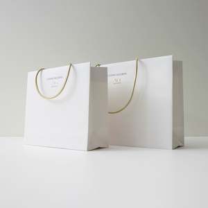 Sac en papier de luxe avec poignée en ruban, de haute qualité, recyclable, pour emballages cadeaux, cosmétiques, etc. - Product Image 2