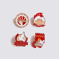 Badge nominatif en alliage d'aluminium moulé, doré, avec logo personnalisé, motif panda national mignon, cadeau d'affaires, fabriqué en Chine