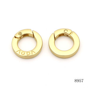 Anneau <span class=keywords><strong>à</strong></span> ressort gravé <span class=keywords><strong>avec</strong></span> le logo Matt Gold, fermoir <span class=keywords><strong>à</strong></span> <span class=keywords><strong>mousqueton</strong></span>, anneau métallique <span class=keywords><strong>à</strong></span> ressort, accessoires - Product Image 4