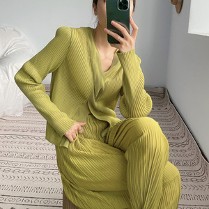 Top da donna di alta gamma con arricciature e patchwork di lettere, maglia slim fit con scollo a V, camicia <span class=keywords><strong>basic</strong></span> unica di <span class=keywords><strong>design</strong></span> per layering - Product Image 4