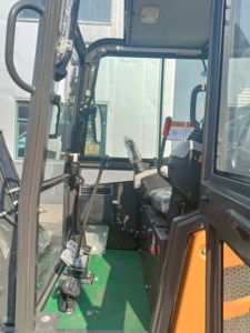 Miniexcavadora de 2.7 Toneladas con Motor Diésel y Sistema Hidráulico Hengli, 1 Año de Garantía, Personalizable, Compacta, Maquinaria de Construcción - Product Image 4