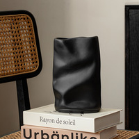 Vase en céramique haut de gamme médiéval de luxe simple nouveau fabricant direct de décoration de bureau haut pour les arrangements de fleurs séchées légères