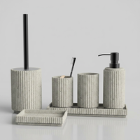 Ensemble d'accessoires de salle de bain en résine au design élégant et moderne avec distributeur de savon
