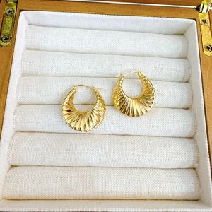 Pendientes Xinfly en Forma de U con Diseño de Ola en Oro de 18K, Au750, Auténticos, Resistentes, Versátiles, de Alta Gama y Lujo para Mujer, para Boda o Regalo - Product Image 1