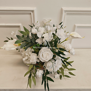 <span class=keywords><strong>Bouquet</strong></span> artificiel <span class=keywords><strong>de</strong></span> 30 cm comprenant des roses blanches, des <span class=keywords><strong>lys</strong></span> calla <span class=keywords><strong>et</strong></span> des feuilles vertes. Parfait pour les mariages <span class=keywords><strong>et</strong></span> la décoration intérieure. - Product Image 4