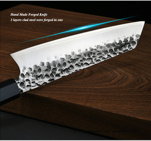 Cuchillo <span class=keywords><strong>de</strong></span> <span class=keywords><strong>cocina</strong></span> Kiritsuke japonés hecho a mano profesional <span class=keywords><strong>de</strong></span> 7 pulgadas, cuchillo <span class=keywords><strong>de</strong></span> Chef <span class=keywords><strong>de</strong></span> acero revestido <span class=keywords><strong>de</strong></span> 3 capas <span class=keywords><strong>de</strong></span> alto carbono - Product Image 3