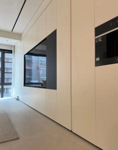 Meuble <span class=keywords><strong>TV</strong></span> et mur audiovisuel minimalistes modernes, intégration murale complète, design sans poignées, effet d'éclairage doux - Product Image 1