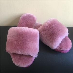 Pantuflas de Piel de Oveja con Pelo Largo y Rizado, Estilo Marni - Product Image 1