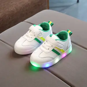 新款闪光LED灯带轮滑鞋男女童鞋休闲跑鞋