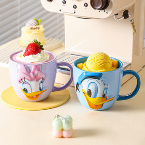 <span class=keywords><strong>Taza</strong></span> de Cerámica con Relieve 3D de Mickey/Minnie, Linda <span class=keywords><strong>Taza</strong></span> de Café/Té con Diseño de Pato Donald/Daisy, Regalo para Parejas, para el Hogar u Oficina - Product Image 2