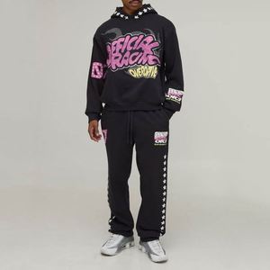 Sudadera con Capucha y Pantalones Deportivos con Estampado de Grafiti Negro, Conjunto Deportivo de Dos Piezas Personalizado para Hombre - Product Image 4