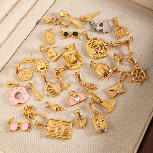 Valise, chapeau et lunettes |   Charmes en émail en acier inoxydable plaqué or 18 carats |   Pendentifs soleil, lune, cœur, appareil photo et beigne pour bricolage - Product Image 4