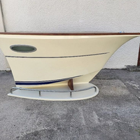 Comptoir de bar moderne en surface solide, design spécial en forme de bateau, taille personnalisée