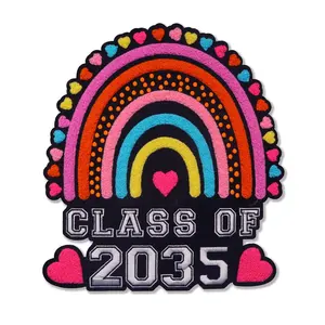 La classe di ricamo personalizzata della 2035 cresce con Me il Logo arcobaleno di laurea in ferro su ciniglia toppe distintivo