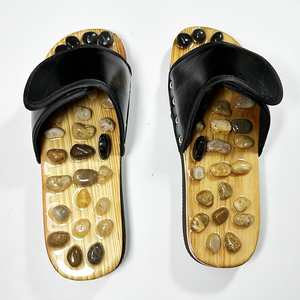 Fábrica barata al por mayor nueva piedra acupresión zapatillas acupuntura tratamiento masaje Activar pie meridiano masaje zapatos - Product Image 1