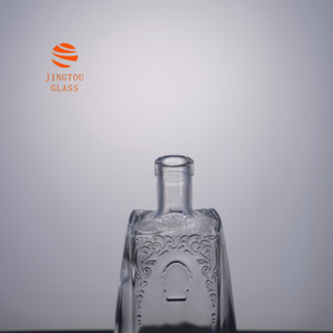 Bouteille en verre de 700 ml avec motif floral en relief, bouteille en verre carrée, adaptée pour l'emballage du brandy, du <span class=keywords><strong>cognac</strong></span> et du whisky - Product Image 6