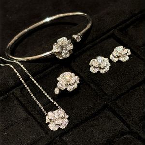 Set de Plata Esterlina 925 con Girasol, Aretes y Dije Sol, Set Alegre para Mujer, Joyería Casual - Product Image 1