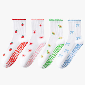 Calcetines Deportivos Antideslizantes Profesionales de Algodón hasta la Pantorrilla para Mujer, con Diseños Florales, de Fresas, Corazones y Mariposas, para Yoga y Running - Product Image 1