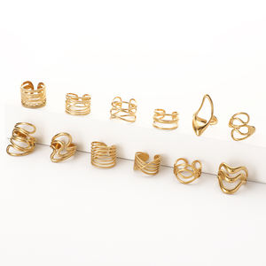 Sandales plates personnalisées pour femmes avec 12 anneaux ajustables en acier inoxydable, motif clouté et anneaux magnétiques géants pour les orteils - Product Image 1