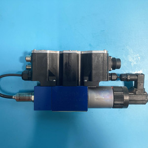 R901130133 STW0195-2X/2V5-24PF6 วาล์วควบคุมทิศทางแบบสัดส่วน, ระบบควบคุม IAC-P ดั้งเดิมพร้อมอุปกรณ์อิเล็กทรอนิกส์ในตัว - Product Image 1