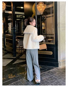 سترة نسائية قصيرة من الفرو الصناعي بتصميم كوري أنيق لخريف وشتاء <span class=keywords><strong>2026</strong></span>، معطف قصير بياقة بحارة كحلية اللون - Product Image 3